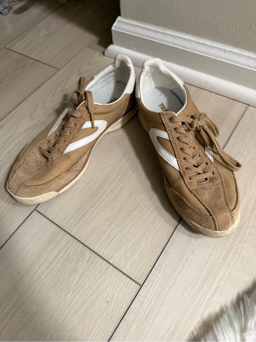 Tretorn Tan and White Retro Sneakers Women, Size 7.5